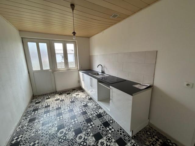 Maison semi individuelle des années 20 bâtie sur 352 m2 de t