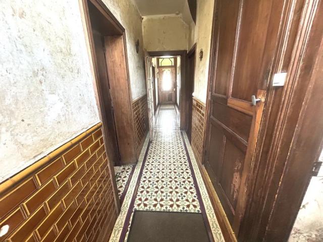 Maison de style bourgeoise, individuelle à rénover, développ