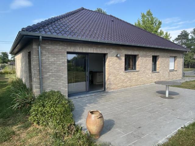 Plain-pied individuel achevé en 2014 développant 110,85m2 et