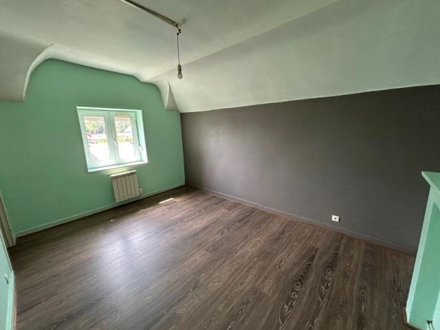 Maison semi individuelle des années 20 bâtie sur 352 m2 de t