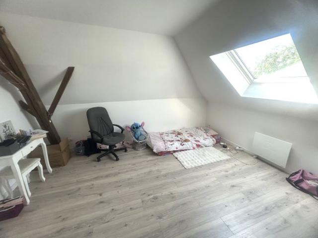 Maison de campagne bénéficiant de beaux volumes bâtie sur 18