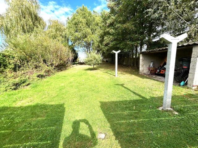 Maison semi individuelle de 127m2 bâtie sur 1963m2 de terrai