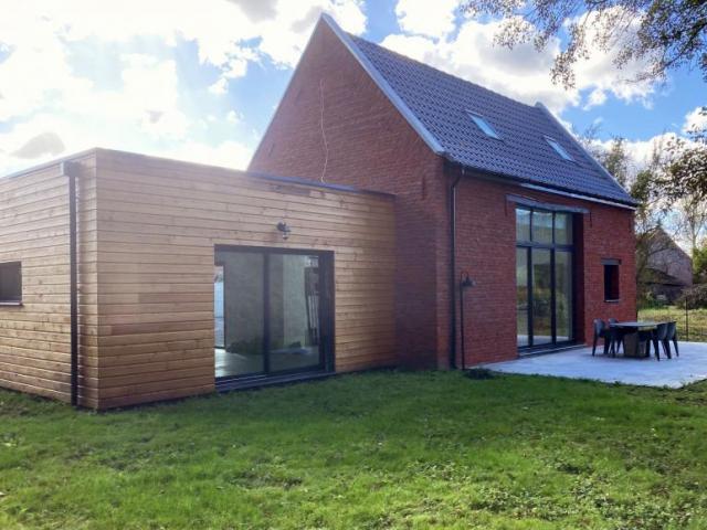 Grange rénovée en semi-plain-pied, matériaux de qualité, bea