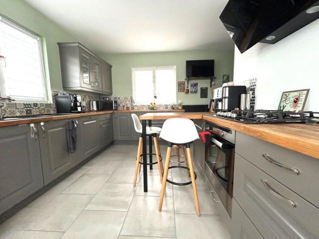 Plain-pied individuel, secteur prisé, rénovation récente + b