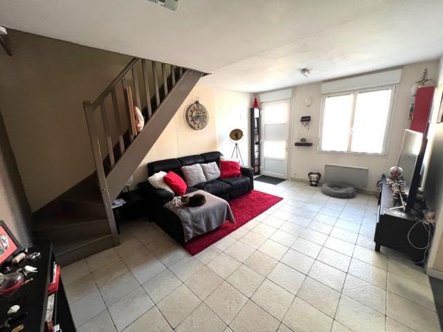 Hyper centre, maison mitoyenne avec 2 chambres proche toutes