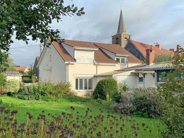 Maison de campagne située au coeur du village bénéficiant de