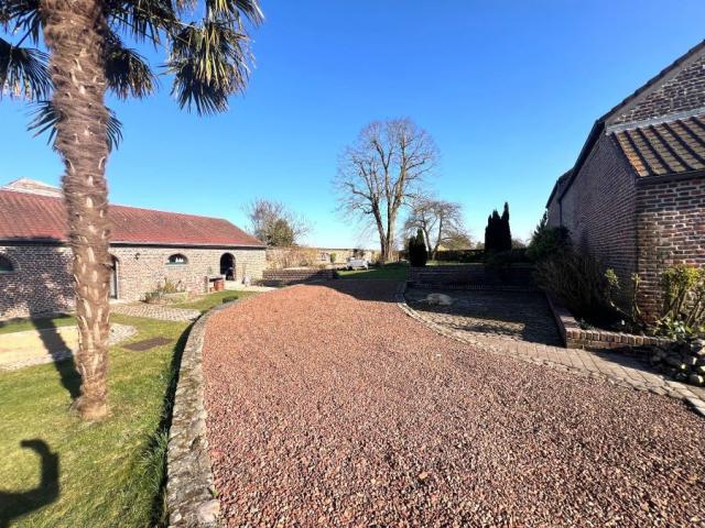 Ancienne Brasserie rénovée avec gout, charme et cachet, 251m