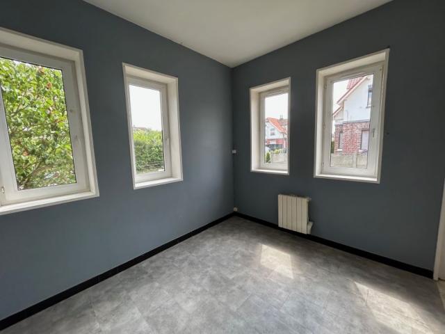 Maison semi individuelle des années 20 bâtie sur 352 m2 de t