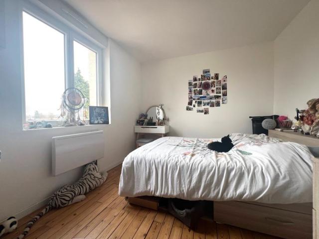 Maison semi individuelle située en secteur prisé, entièremen