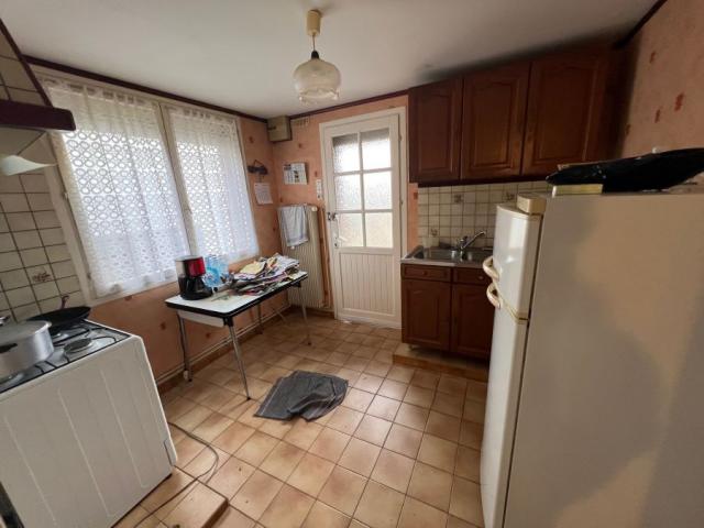 Semi individuelle de 72m2 + garage à rénover, bâtie sur 261m