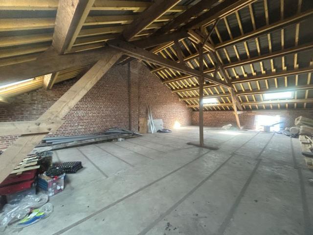 Maison de campagne bénéficiant de beaux volumes bâtie sur 18