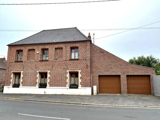 Maison de campagne individuelle de 156m2 bâtie sur une parce