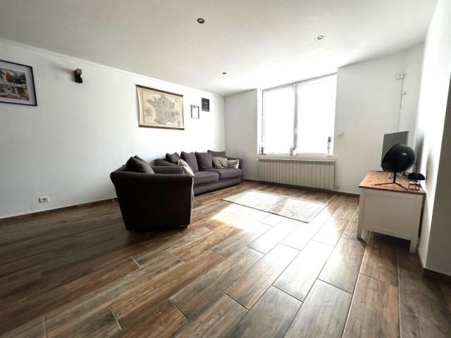 Maison semi individuelle de 127m2 bâtie sur 1963m2 de terrai