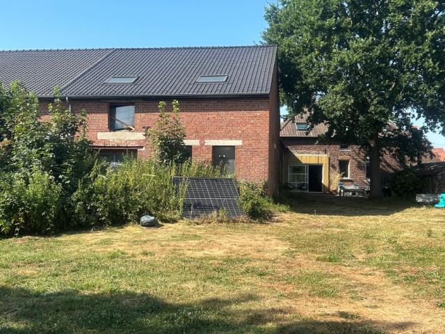 Maison de campagne bénéficiant de beaux volumes bâtie sur 18