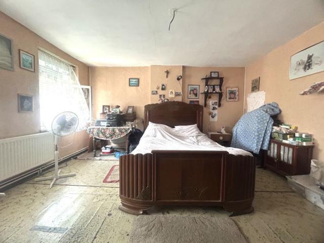 Maison de style bourgeoise, individuelle à rénover, développ
