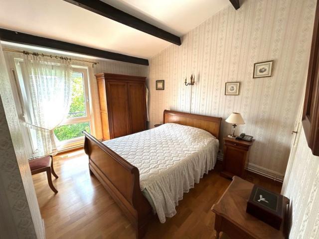Maison achevée en 79, hyper centre tout en étant au calme, 8