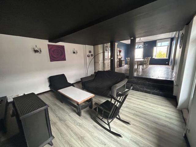 Fermette au carré bâtie sur une parcelle de 7042m2 et dévelo