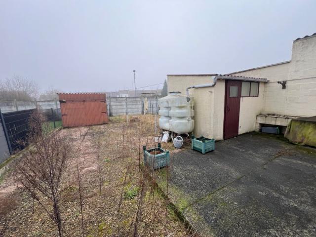 Semi individuelle de 72m2 + garage à rénover, bâtie sur 261m