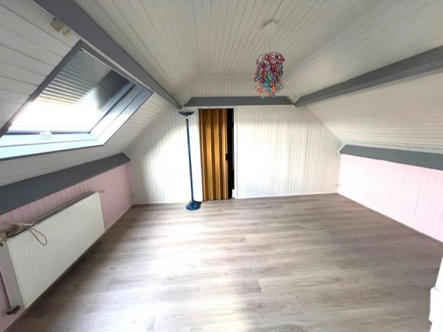 Pavillon individuel de 1989 semi plain pied développant 147m