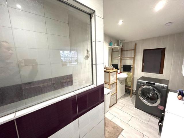 Maison semi individuelle située au coeur du village ! Très bo