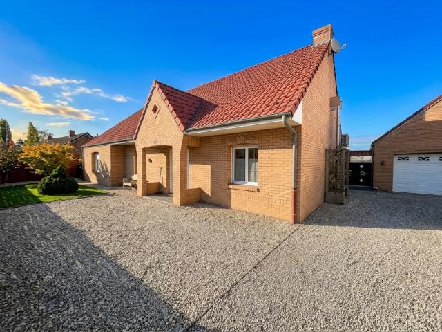 Pavillon individuel de plain-pied développant 144m2 et bâti 