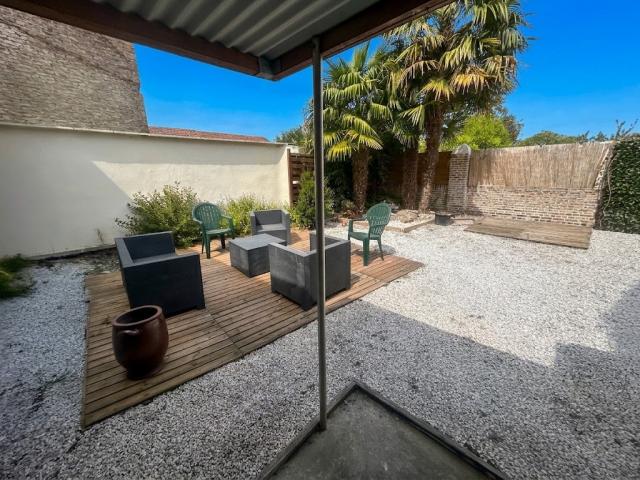 Maison semi individuelle de 1856 développant 121,55m2 et bât