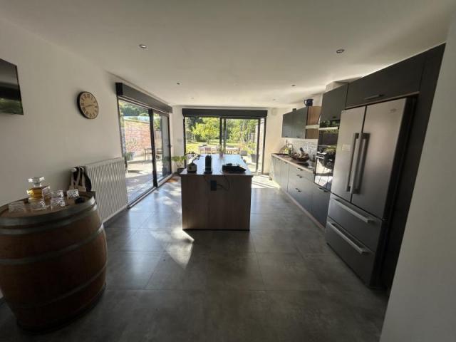 Maison 1930 semi individuelle entièrement rénovée avec gout 