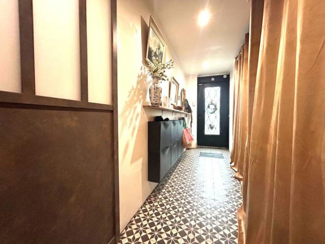 Porche des accès, maison rénovée avec charme et cachet !! 