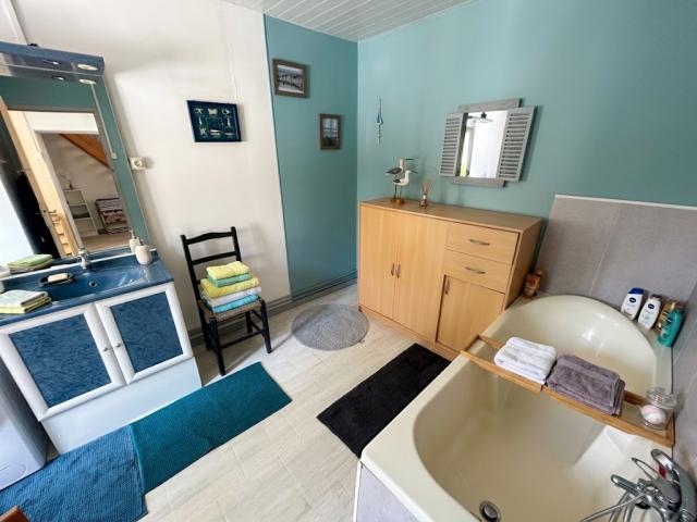 Maison semi individuelle de 1856 développant 121,55m2 et bât