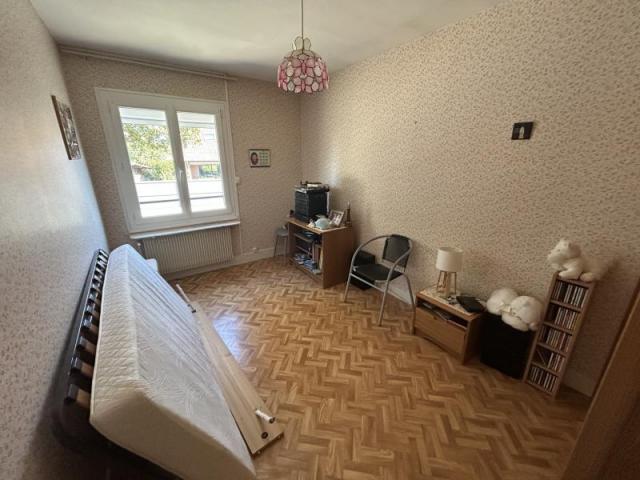 Plain pied individuelle à rénover développant 100m2 habitabl