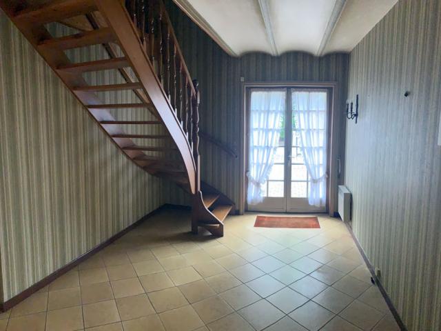 Maison de campagne individuelle à rénover, beaux volumes ! C