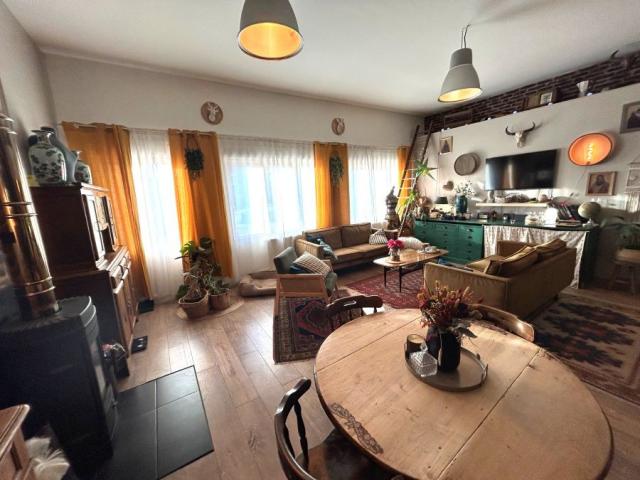 Porche des accès, maison rénovée avec charme et cachet !! 