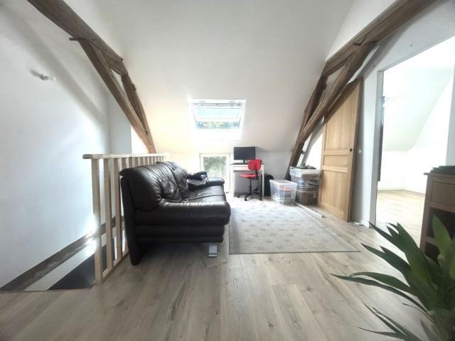 Maison de campagne bénéficiant de beaux volumes bâtie sur 18