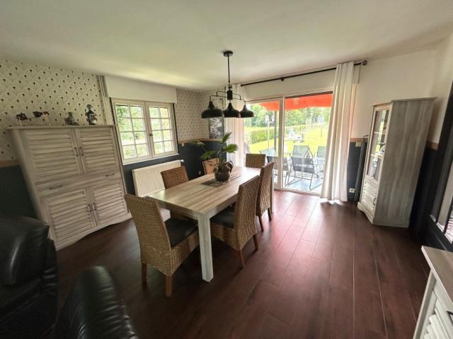 Beau plain pied individuel des années 90 développant 128m2 h