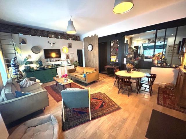 Porche des accès, maison rénovée avec charme et cachet !! 