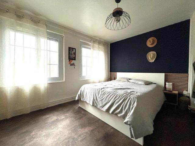 Proche du centre et des commodités, semi individuelle très b