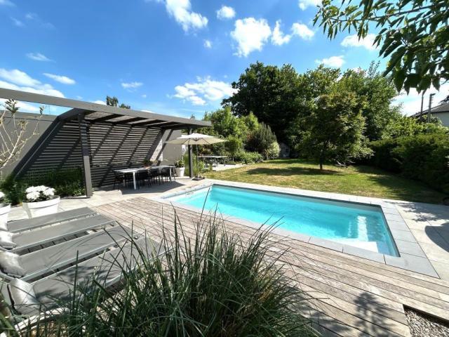Proche des accès autoroutiers et des commodités ! Rénovation