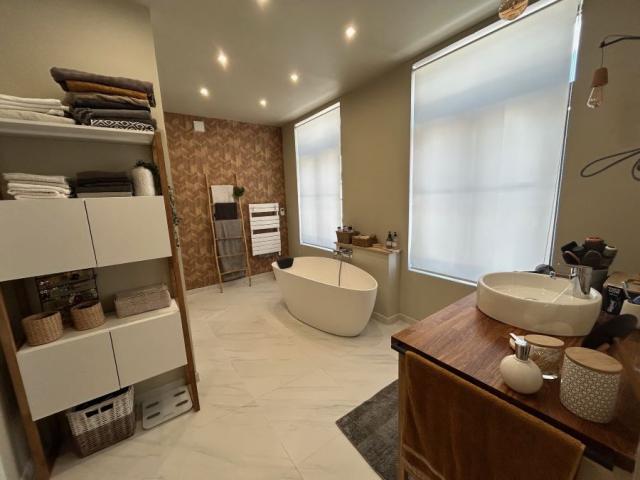 Proche des accès autoroutiers et des commodités ! Rénovation
