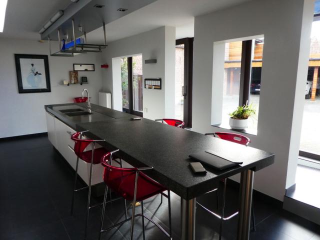 Corps de ferme entièrement rénovée avec matériaux de qualité