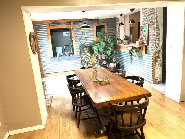 Porche des accès, maison rénovée avec charme et cachet !! 