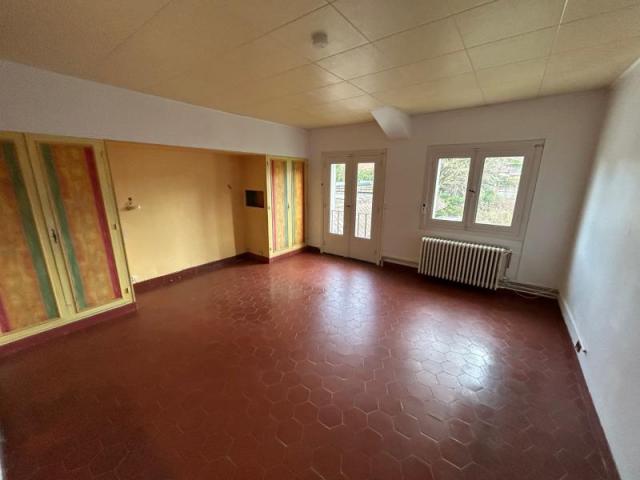 Centre ville, immeuble à usage mixte développant plus de 257