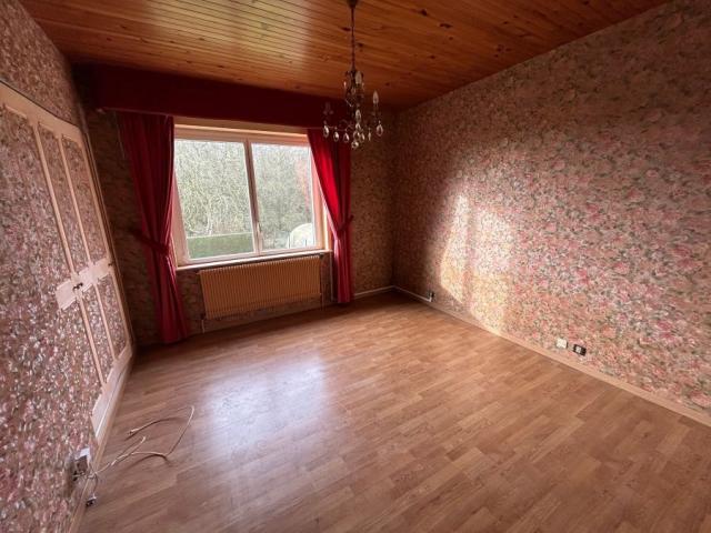 Proche des commodités beau potentiel pour cette maison indiv