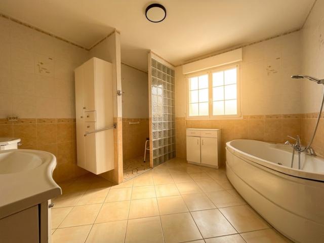 Pavillon individuel de plain-pied développant 144m2 et bâti 