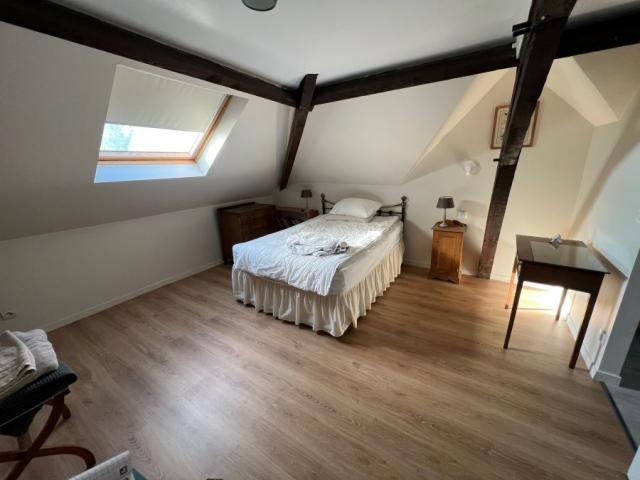 Château des années 30 avec maison d'invitée et dépendances, 