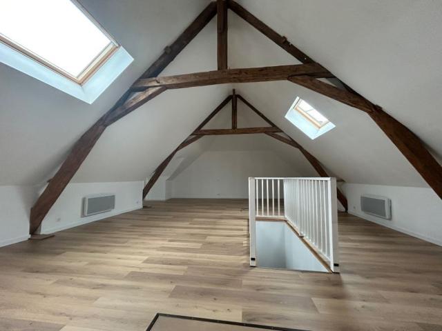 Fermette au carré bâtie sur une parcelle de 7042m2 et dévelo