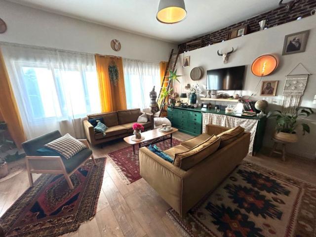 Porche des accès, maison rénovée avec charme et cachet !! 