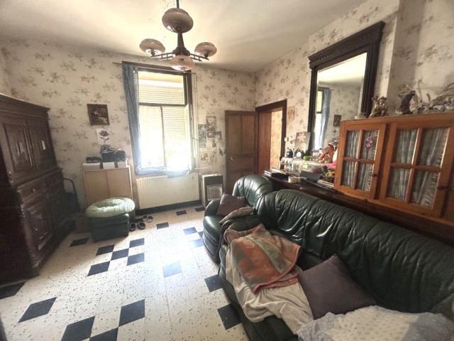 Maison de style bourgeoise, individuelle à rénover, développ
