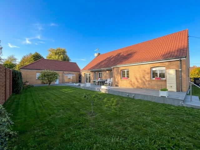 Pavillon individuel de plain-pied développant 144m2 et bâti 