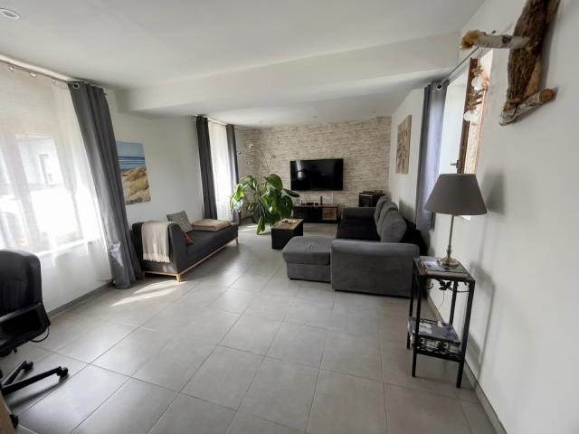Maison semi individuelle de 1856 développant 121,55m2 et bât