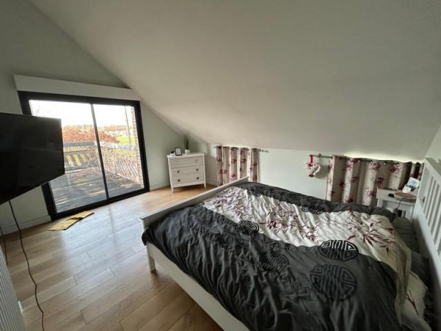 Belle maison de campagne bénéficiant de beaux volumes et bât